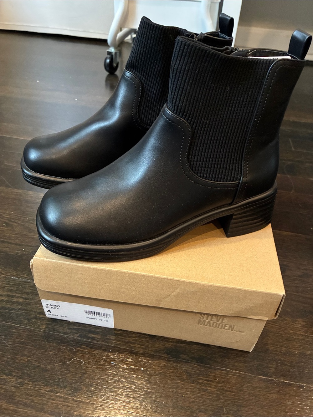 Steve Madden Black Chelsea-Style Ankle Boots